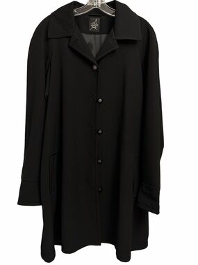 Elegant Black Single-Breasted Trench Coat by Luba